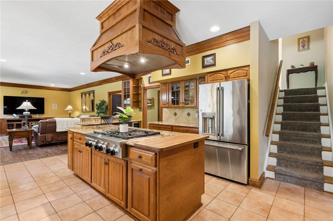 6 Crystol Ct, Irwin, PA 15642 6 Crystol Ct, Irwin, PA 15642