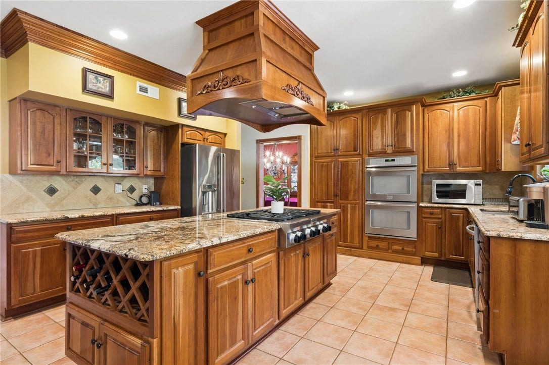 6 Crystol Ct, Irwin, PA 15642 6 Crystol Ct, Irwin, PA 15642