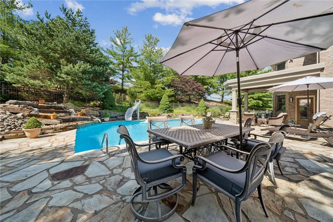 6 Crystol Ct, Irwin, PA 15642 6 Crystol Ct, Irwin, PA 15642