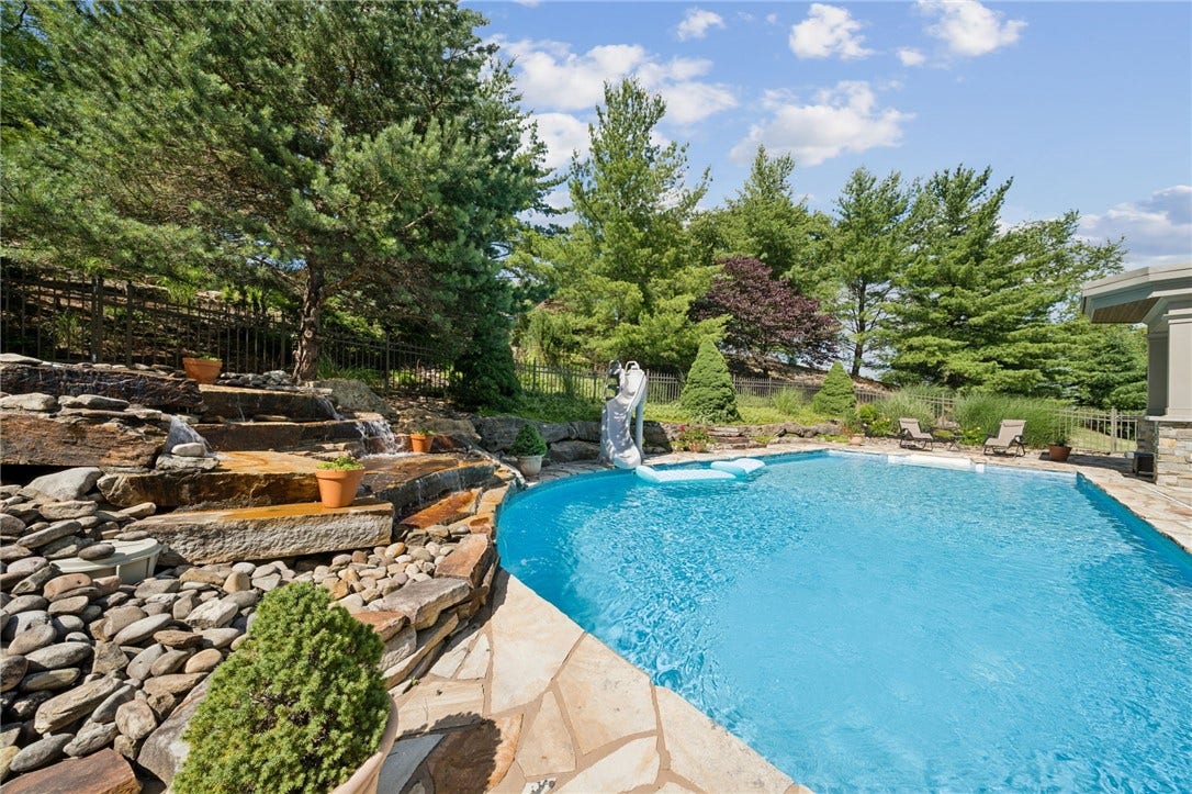 6 Crystol Ct, Irwin, PA 15642 6 Crystol Ct, Irwin, PA 15642