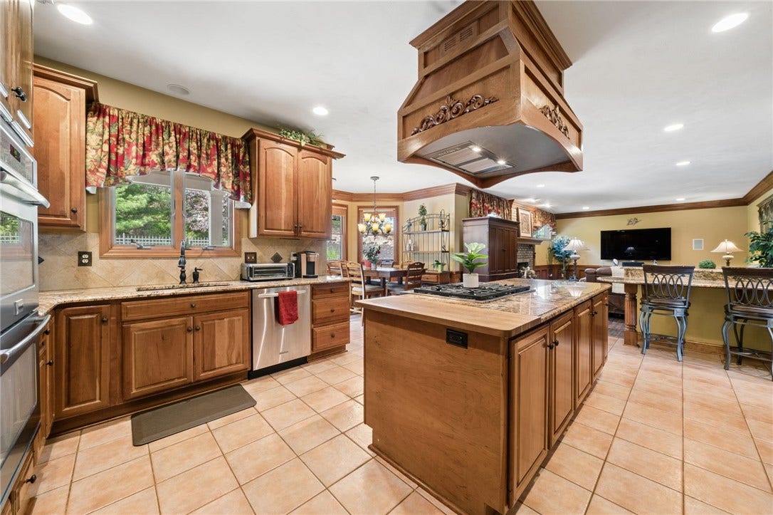 6 Crystol Ct, Irwin, PA 15642 6 Crystol Ct, Irwin, PA 15642