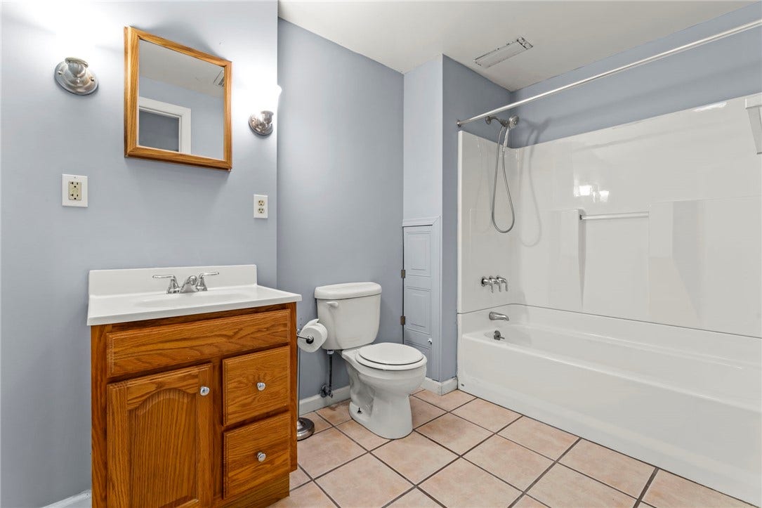 Lower level full bathroom.
