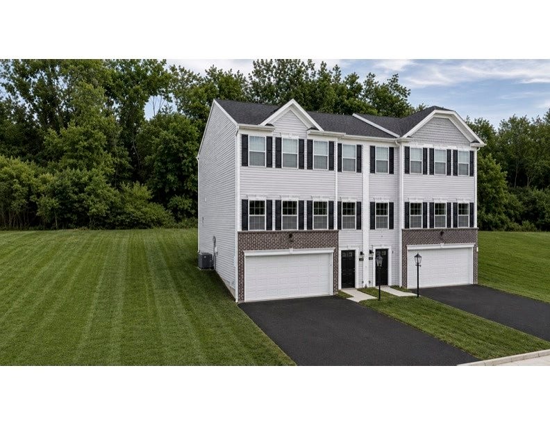 1237 Bedford Road, #2083B, North Huntingdon, PA 15642