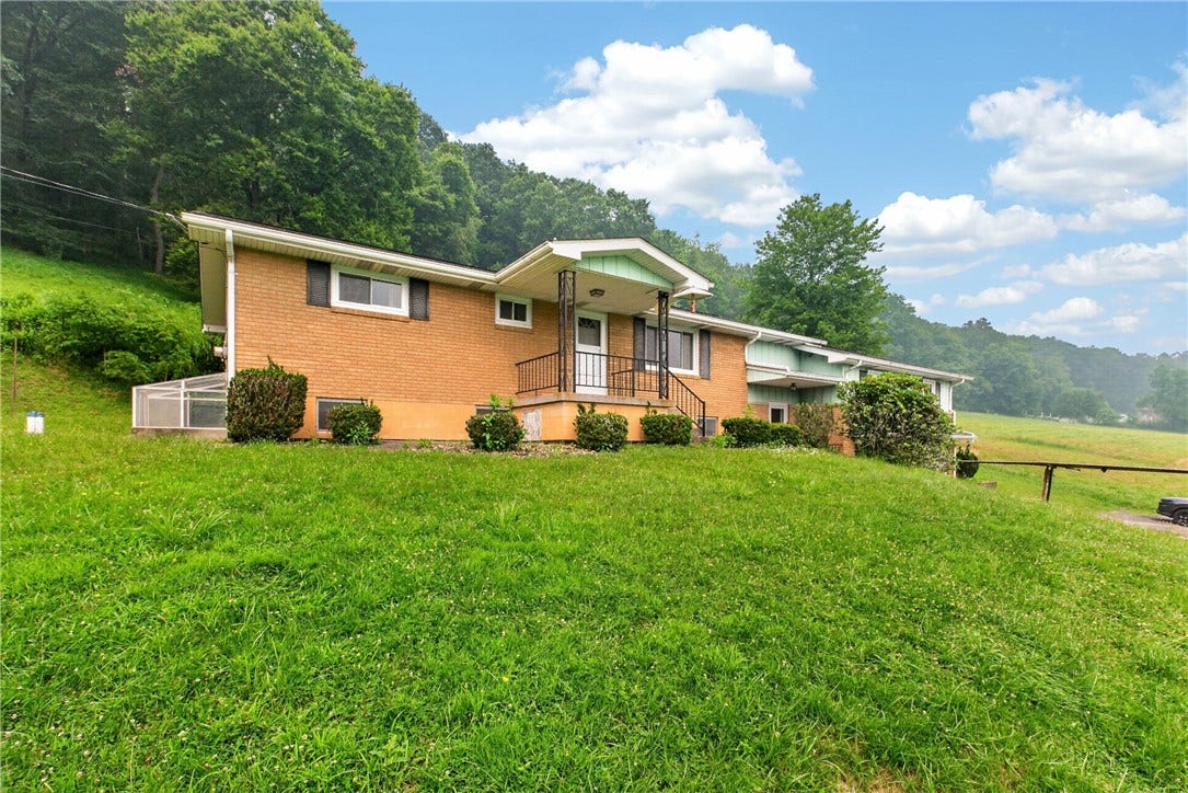 323 Albrights Lake Road, Greensburg, PA 15601
