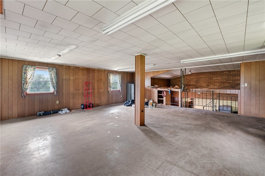 323 Albrights Lake Road, Greensburg, PA 15601