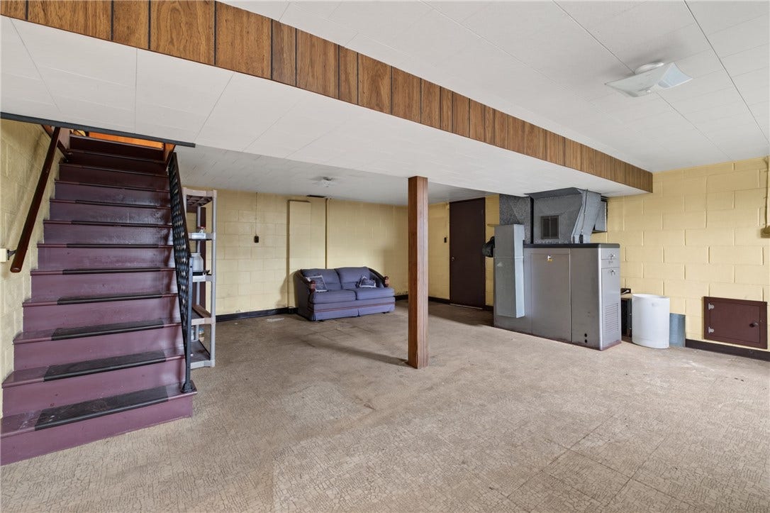 323 Albrights Lake Road, Greensburg, PA 15601