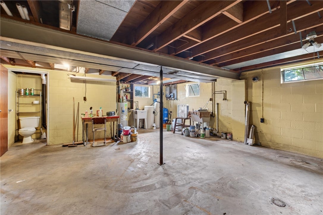 323 Albrights Lake Road, Greensburg, PA 15601
