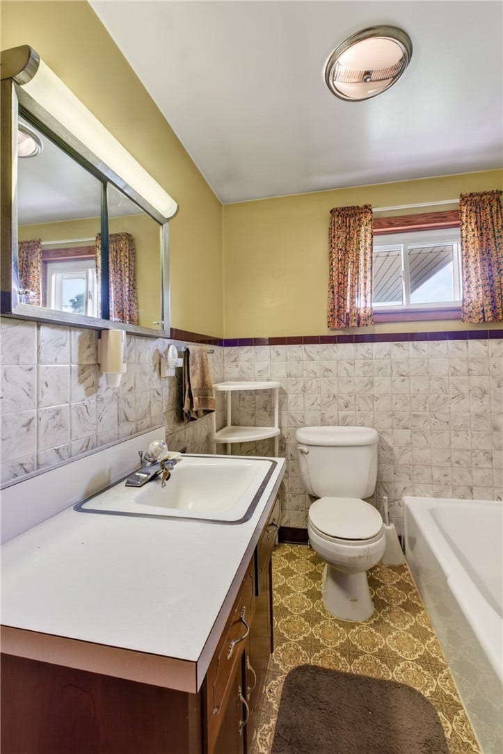 323 Albrights Lake Road, Greensburg, PA 15601