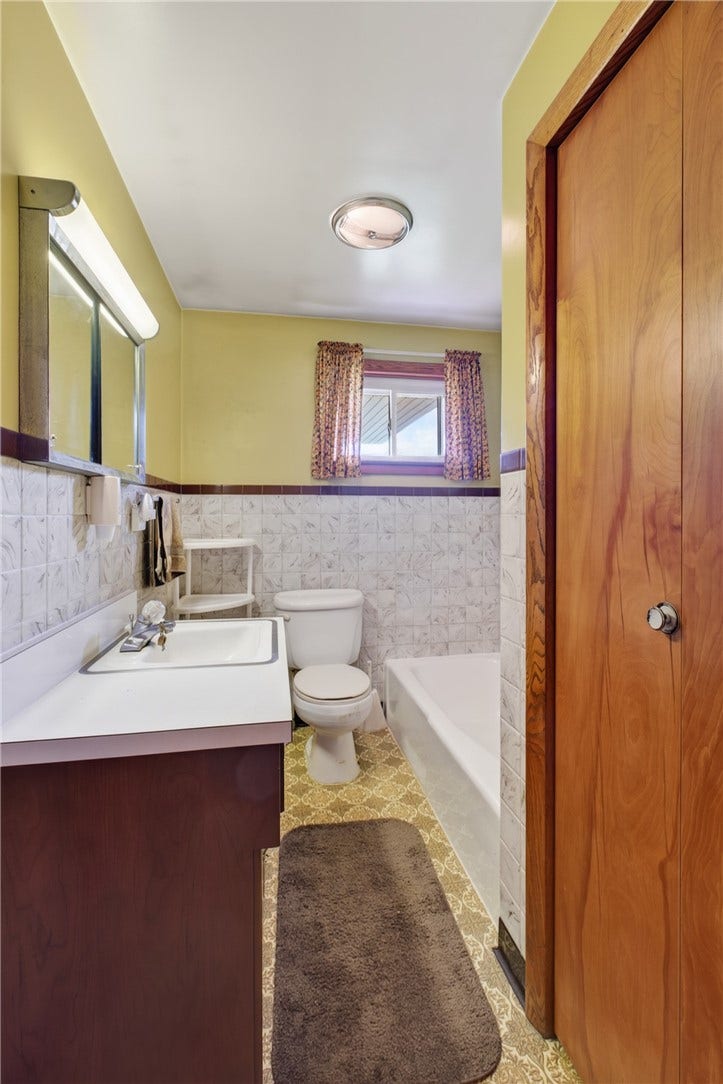 323 Albrights Lake Road, Greensburg, PA 15601