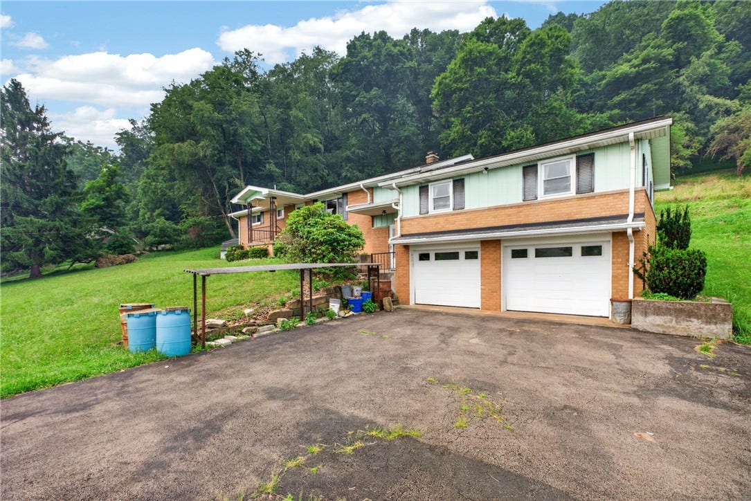 323 Albrights Lake Road, Greensburg, PA 15601