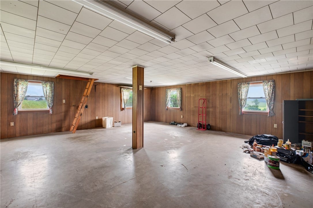 323 Albrights Lake Road, Greensburg, PA 15601