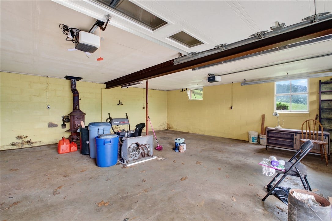 323 Albrights Lake Road, Greensburg, PA 15601