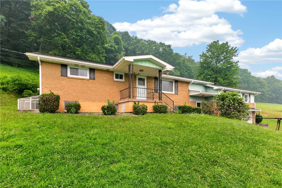 323 Albrights Lake Road, Greensburg, PA 15601