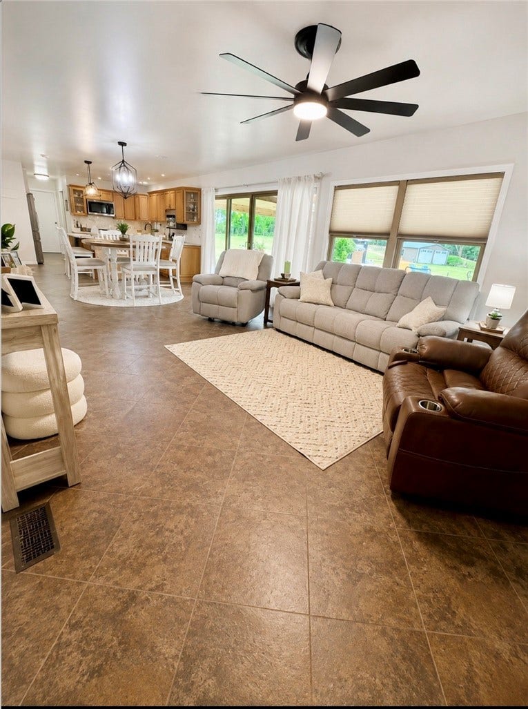 31 Sutton Ln, Washington, PA 15301