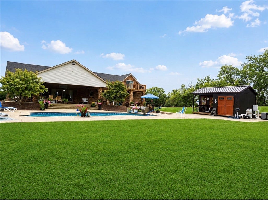 31 Sutton Ln, Washington, PA 15301
