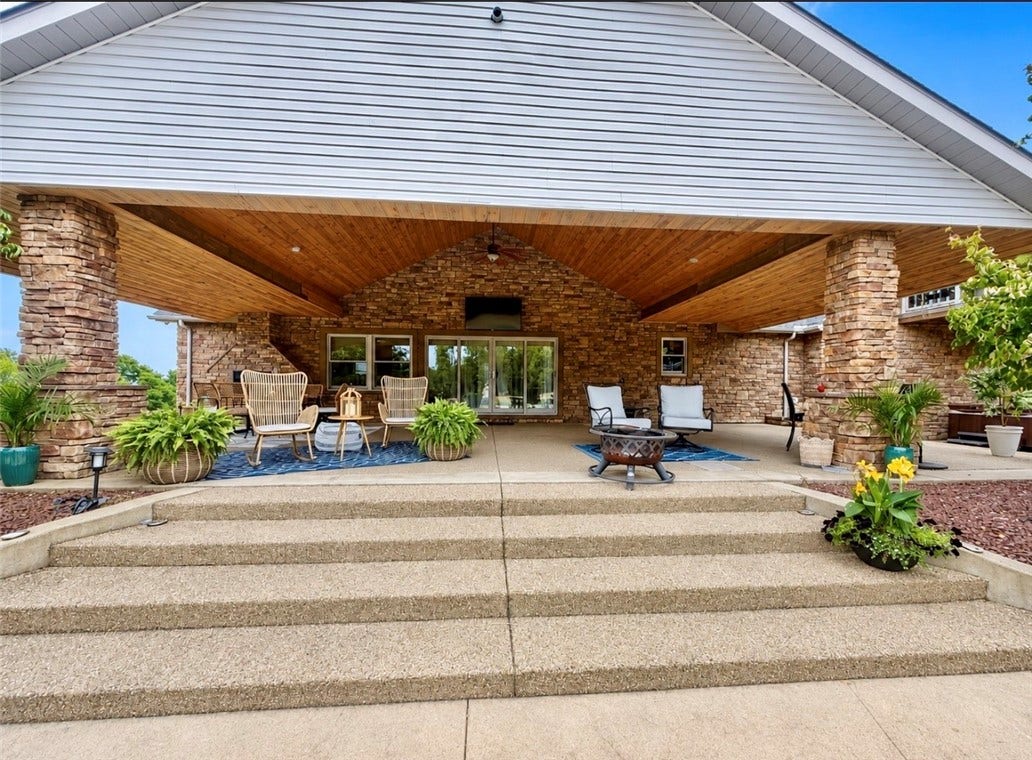 31 Sutton Ln, Washington, PA 15301