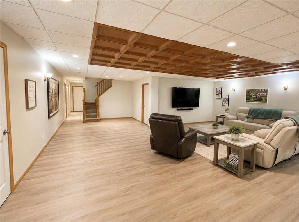 31 Sutton Ln, Washington, PA 15301
