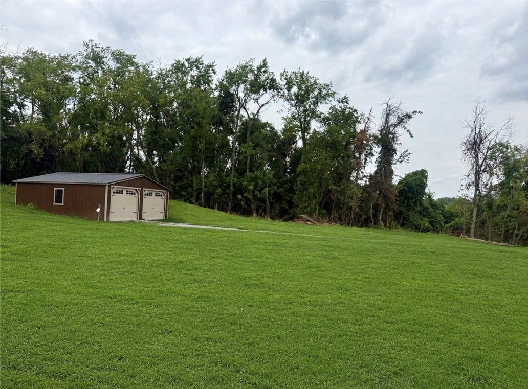 31 Sutton Ln, Washington, PA 15301