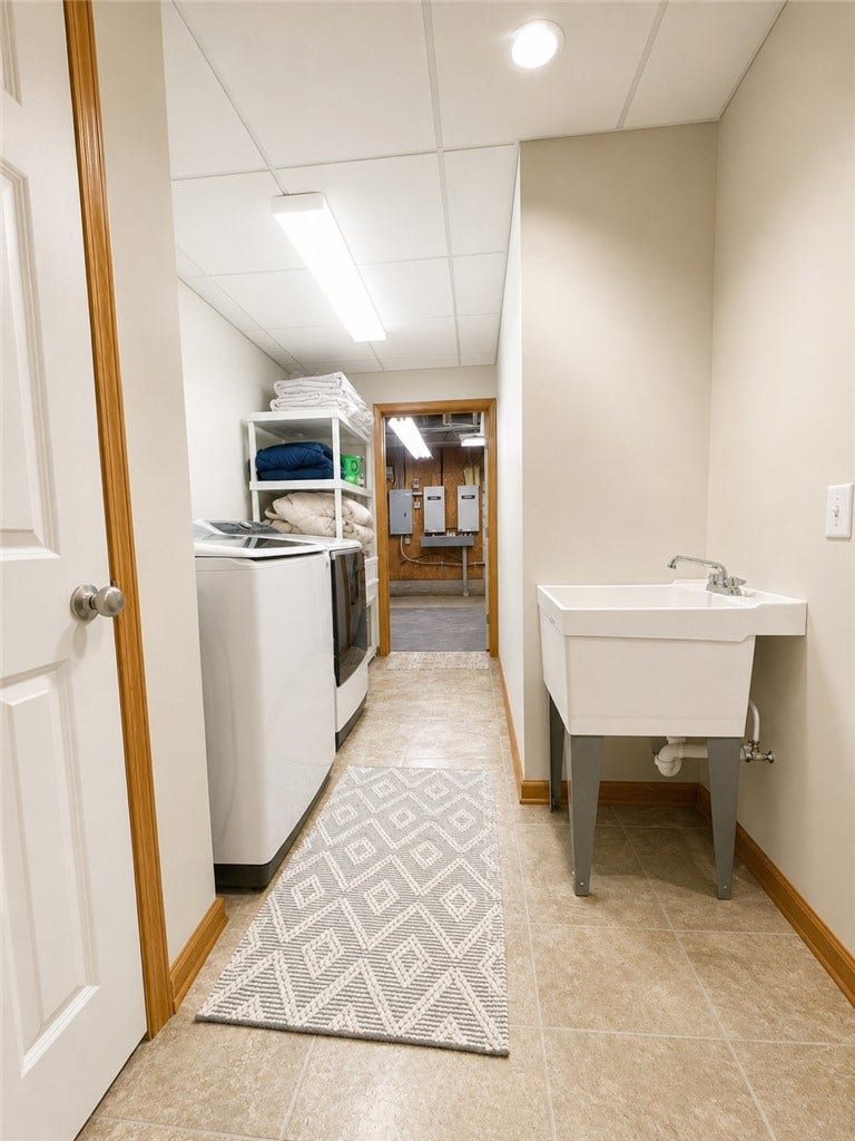 31 Sutton Ln, Washington, PA 15301
