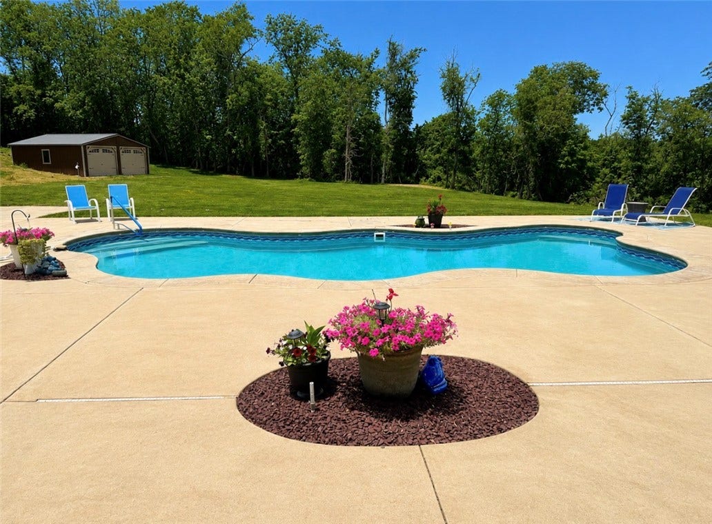 31 Sutton Ln, Washington, PA 15301