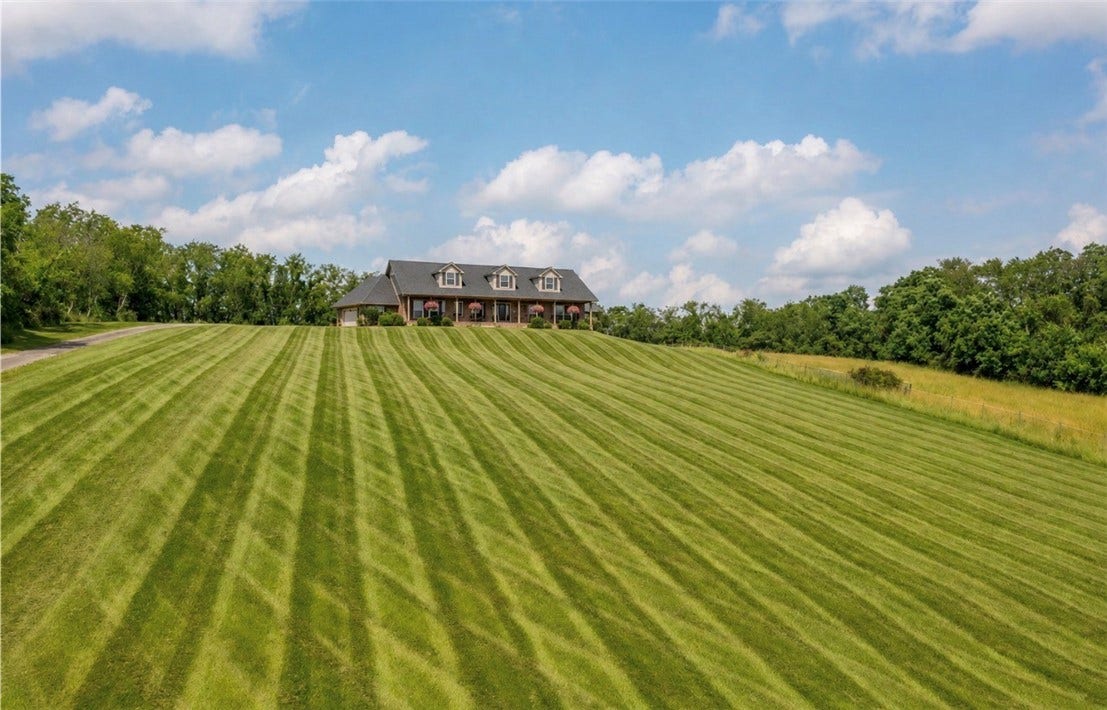 31 Sutton Ln, Washington, PA 15301