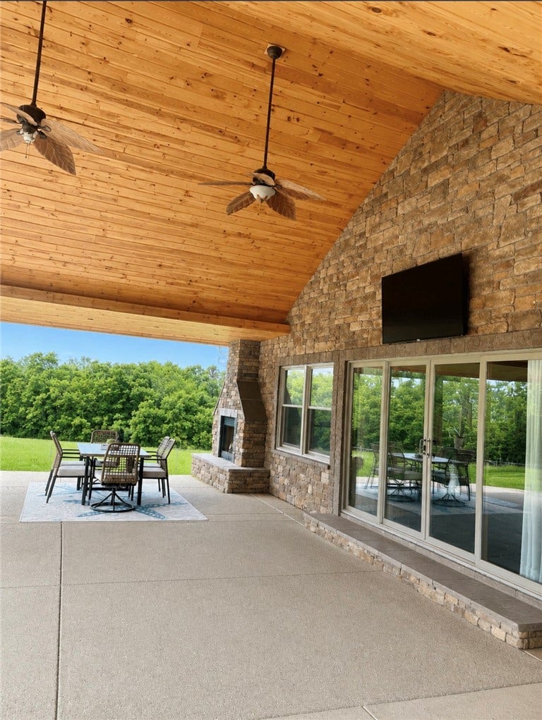 31 Sutton Ln, Washington, PA 15301