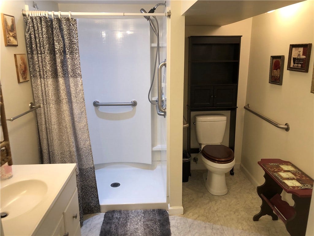 15 KENSINGTON CIRCLE, Uniontown, PA 15401