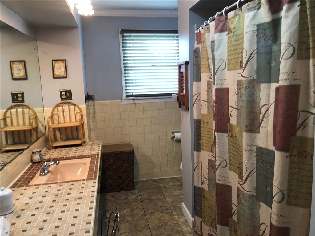 15 KENSINGTON CIRCLE, Uniontown, PA 15401