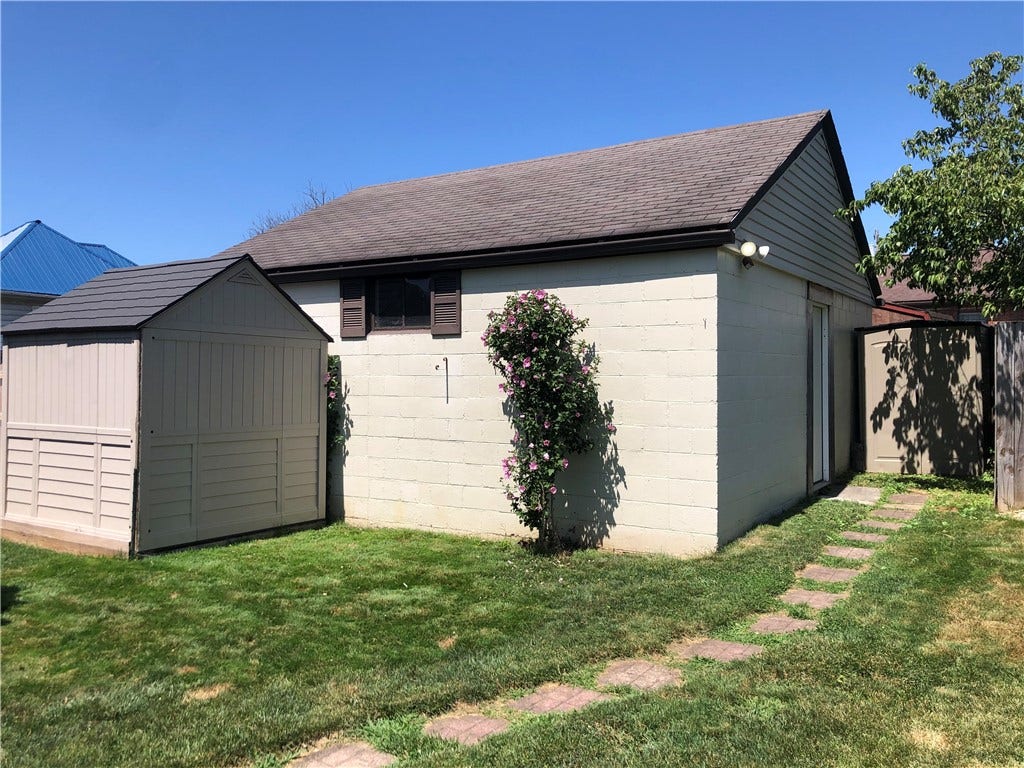 15 KENSINGTON CIRCLE, Uniontown, PA 15401