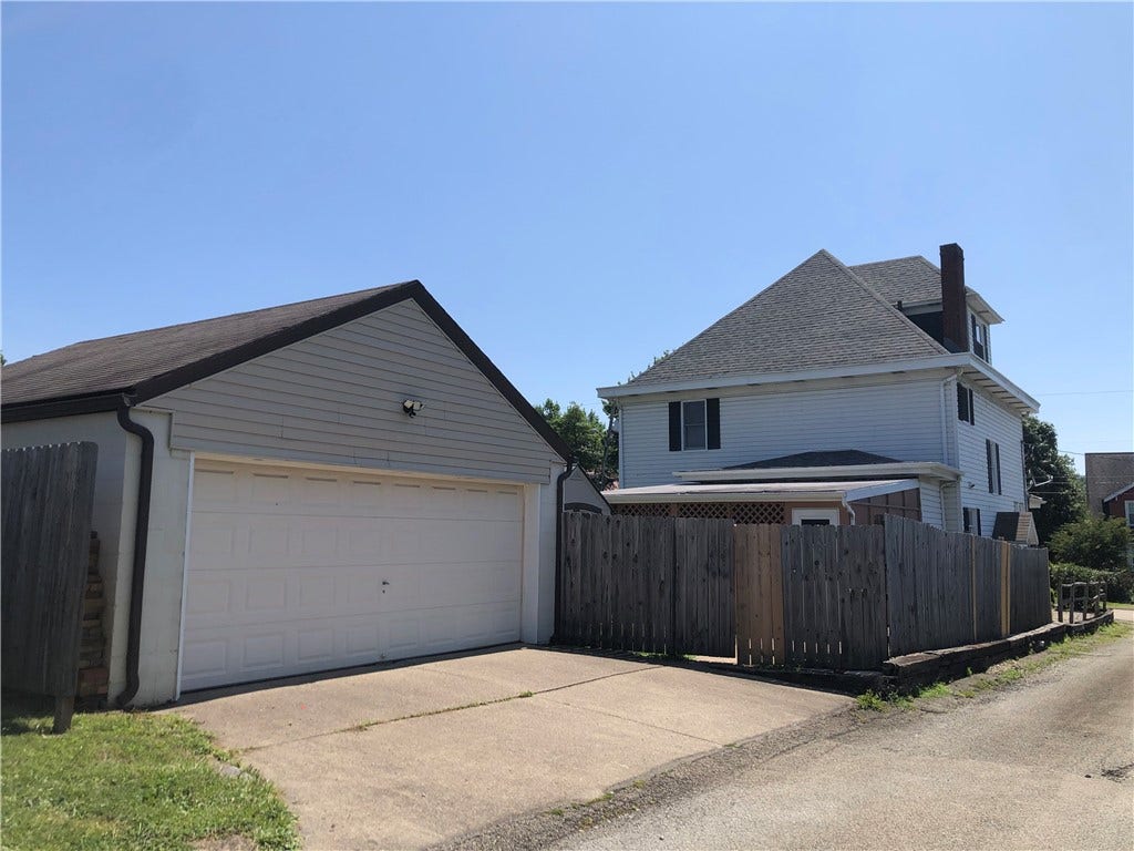 15 KENSINGTON CIRCLE, Uniontown, PA 15401