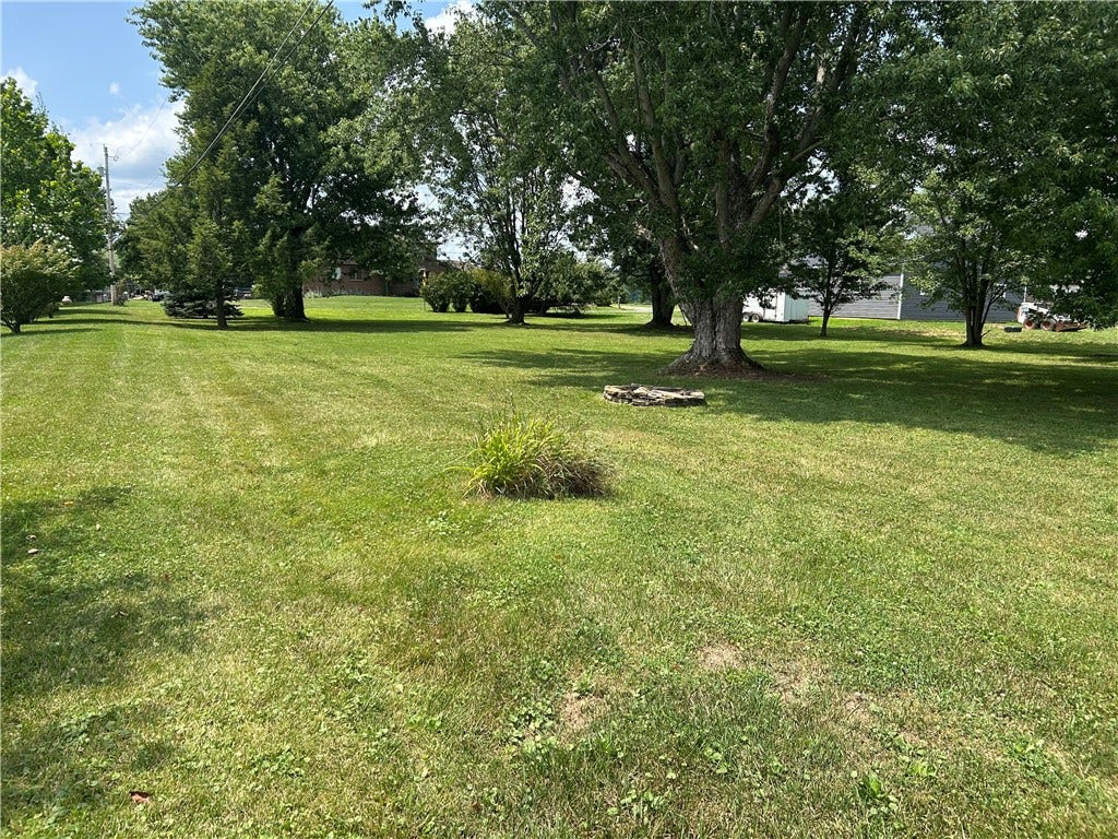 729 Skylark Dr, Connellsville, PA 15425
