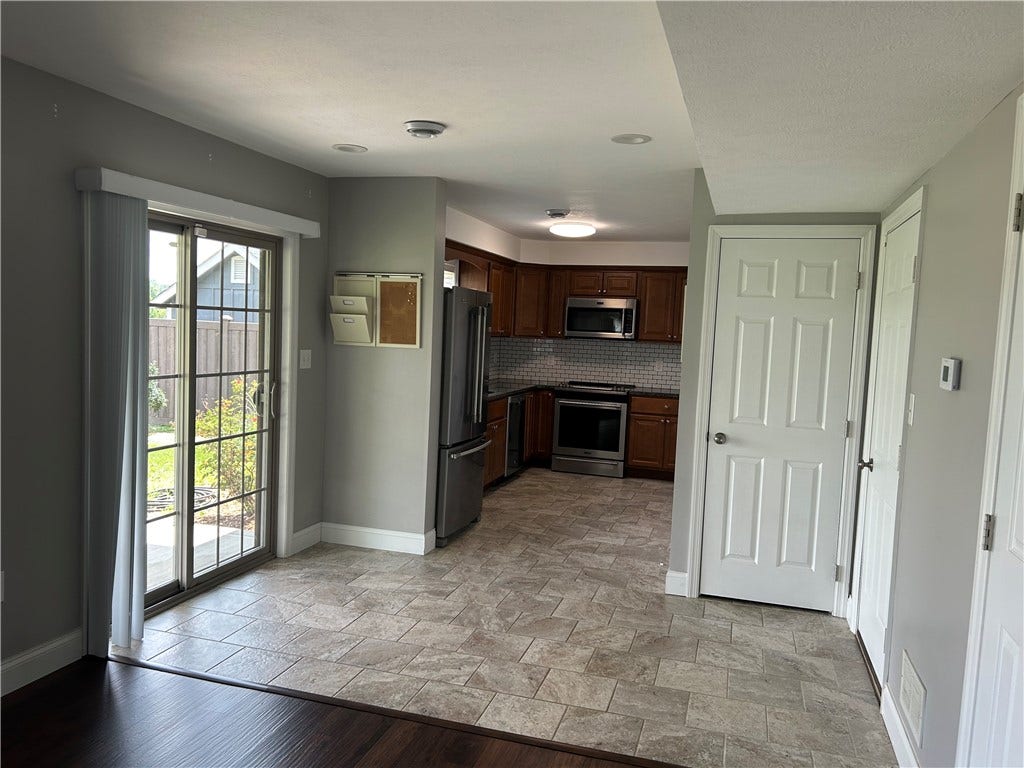 729 Skylark Dr, Connellsville, PA 15425