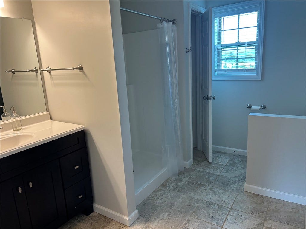 729 Skylark Dr, Connellsville, PA 15425