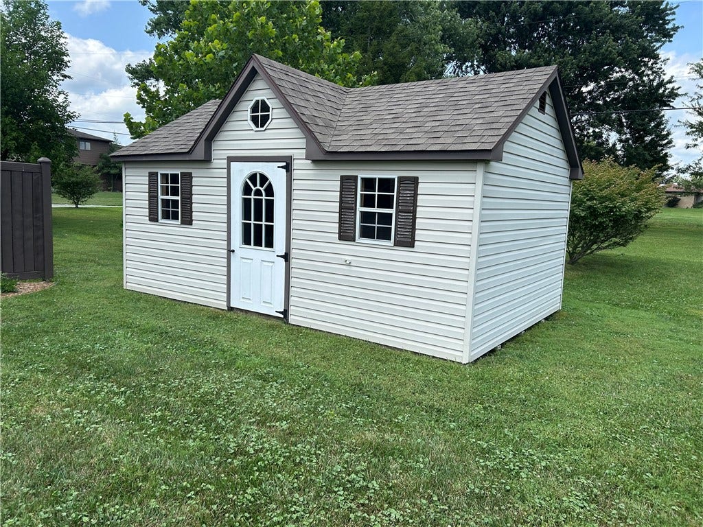 729 Skylark Dr, Connellsville, PA 15425