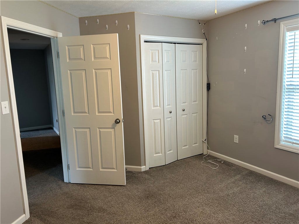 729 Skylark Dr, Connellsville, PA 15425