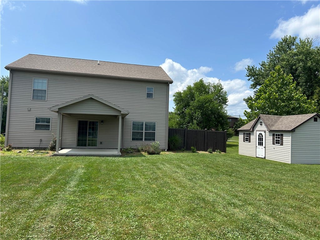 729 Skylark Dr, Connellsville, PA 15425