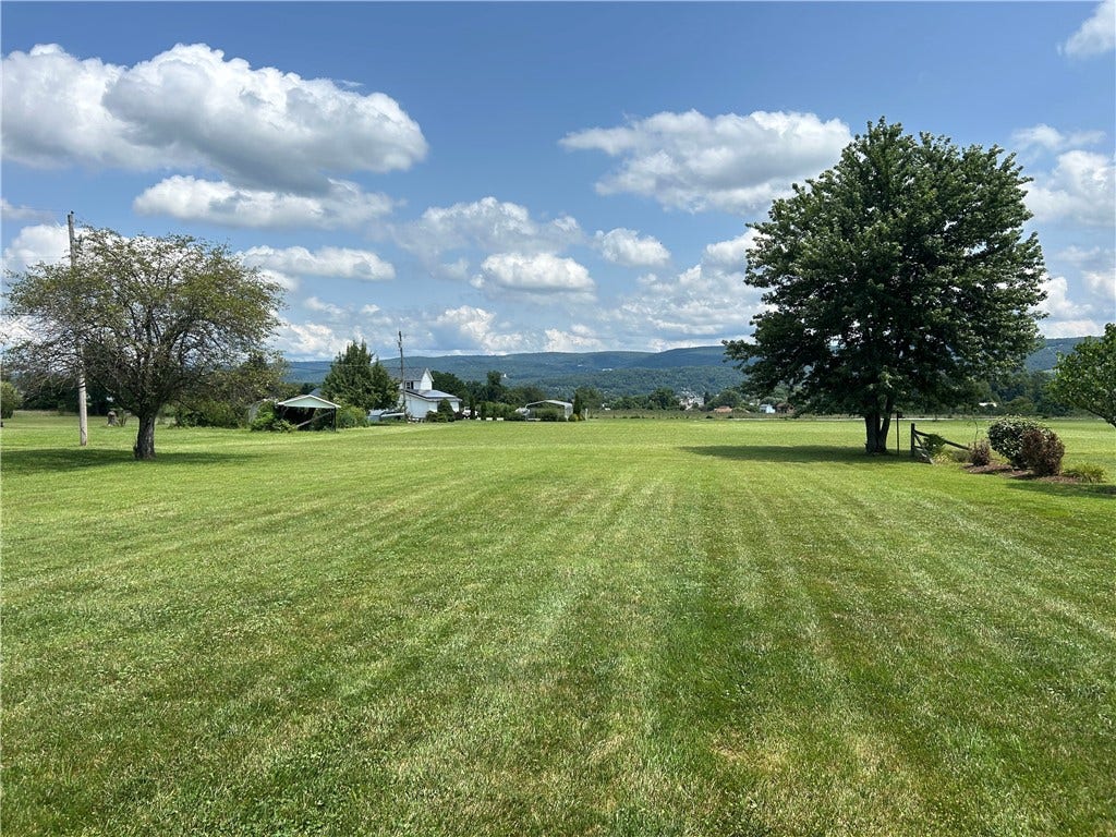 729 Skylark Dr, Connellsville, PA 15425