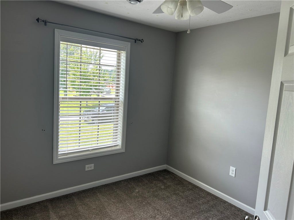729 Skylark Dr, Connellsville, PA 15425