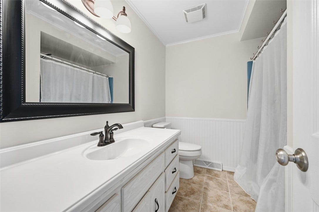 10501 Farview Dr, North Huntingdon, PA 15642