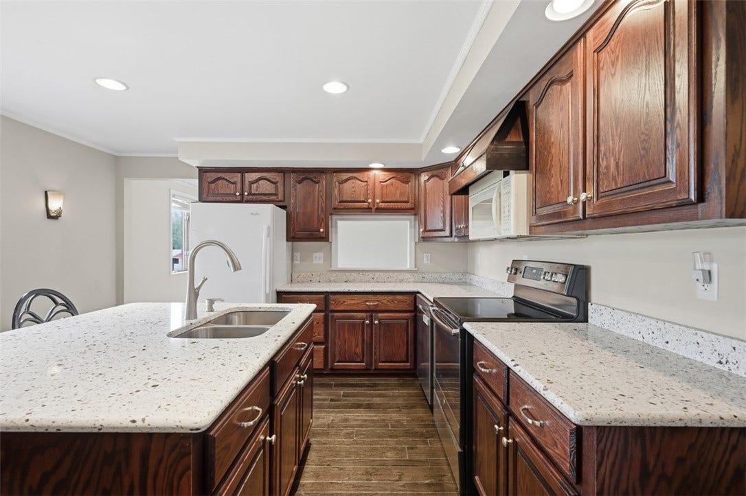 10501 Farview Dr, North Huntingdon, PA 15642