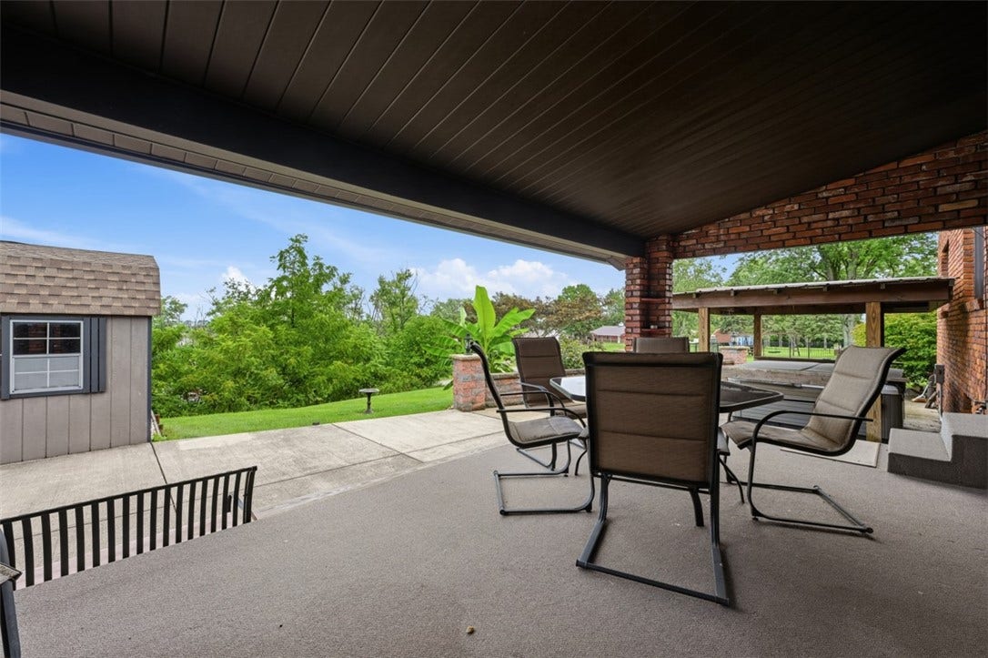 10501 Farview Dr, North Huntingdon, PA 15642
