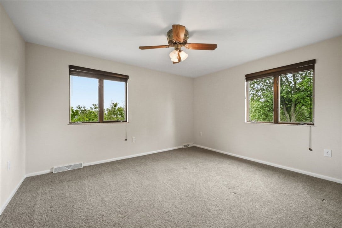 10501 Farview Dr, North Huntingdon, PA 15642