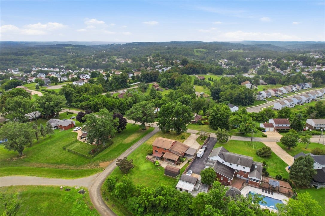 10501 Farview Dr, North Huntingdon, PA 15642