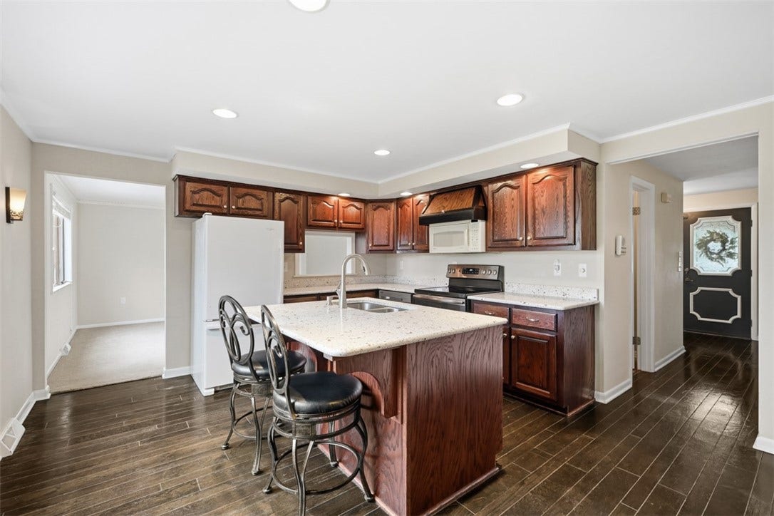 10501 Farview Dr, North Huntingdon, PA 15642