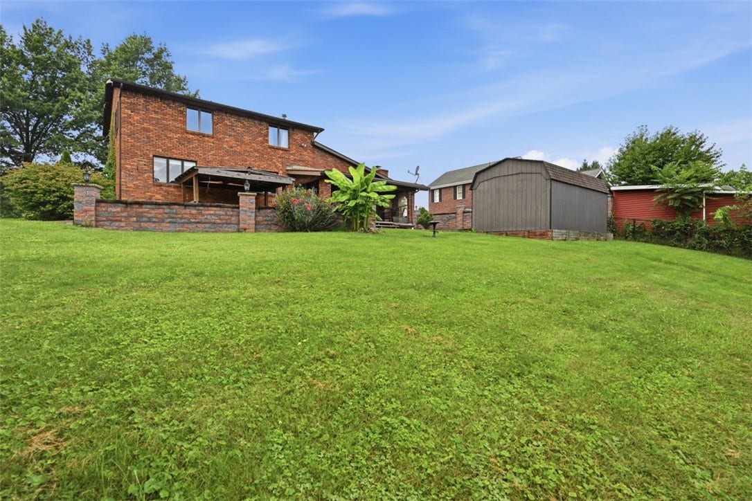 10501 Farview Dr, North Huntingdon, PA 15642