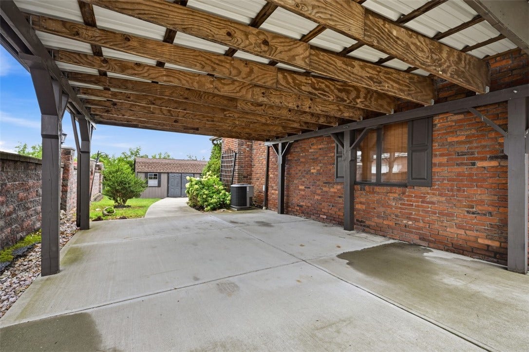 10501 Farview Dr, North Huntingdon, PA 15642