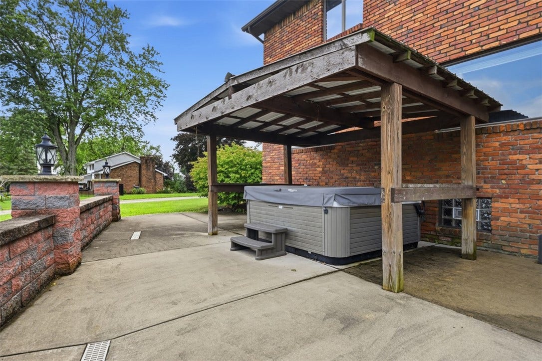 10501 Farview Dr, North Huntingdon, PA 15642