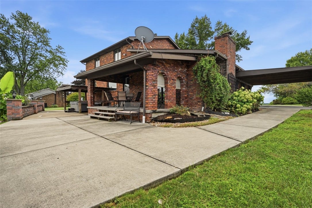 10501 Farview Dr, North Huntingdon, PA 15642