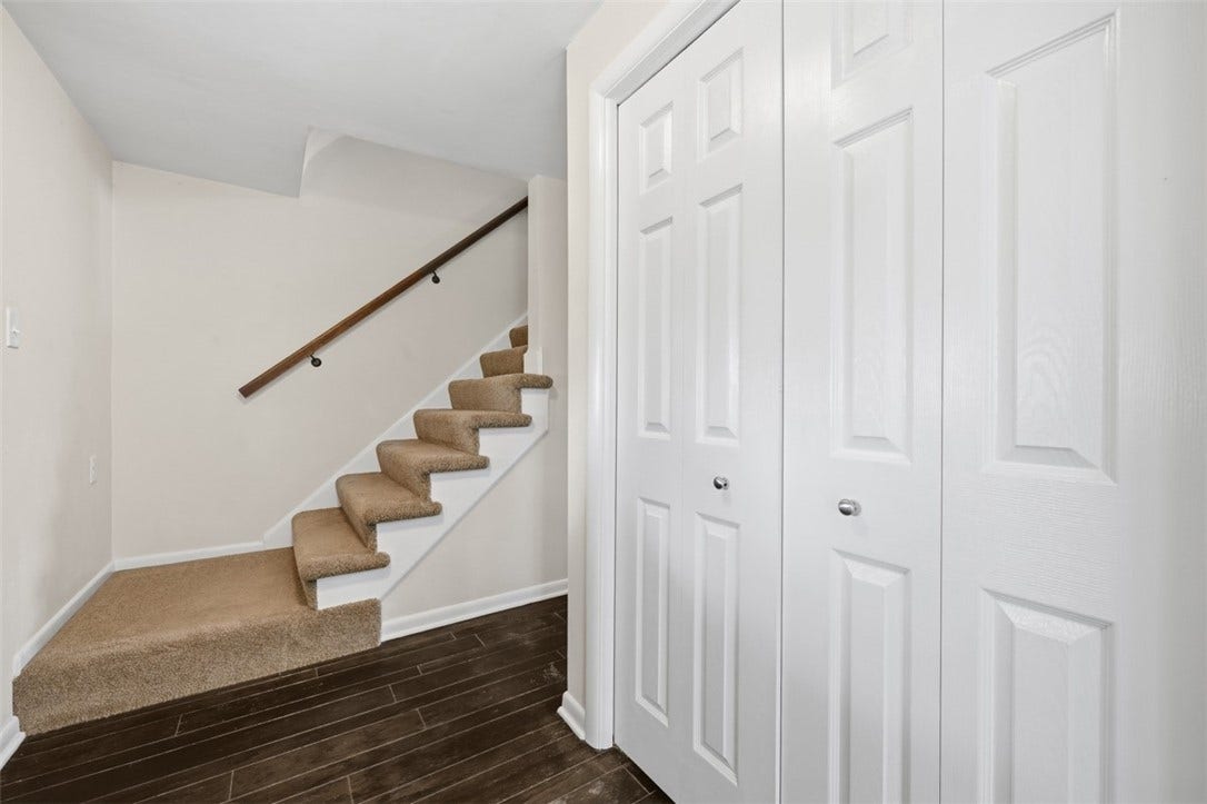 10501 Farview Dr, North Huntingdon, PA 15642