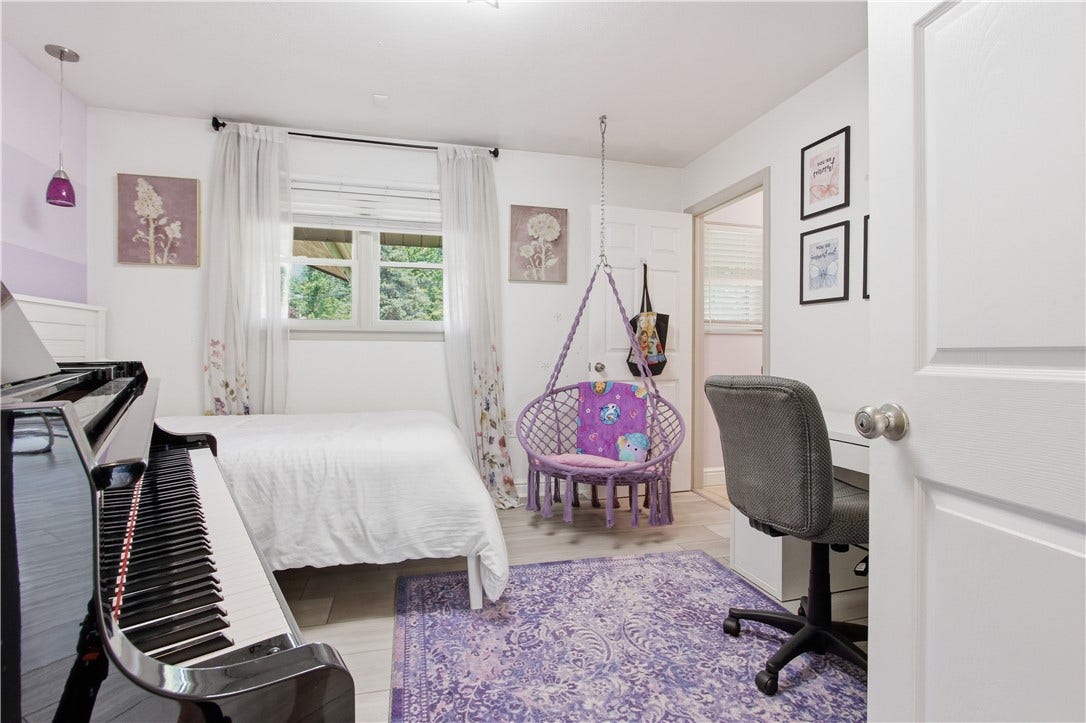 2072 Outlook Drive, Pittsburgh, PA 15241 Bright, inviting second bedroom with versatile space for family or guests.